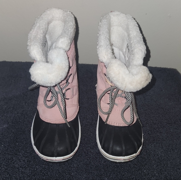 Cat & Jack Pink and Black Girl Winter Waterproof Snow Boots Size 13 Little Girls - Picture 2 of 15